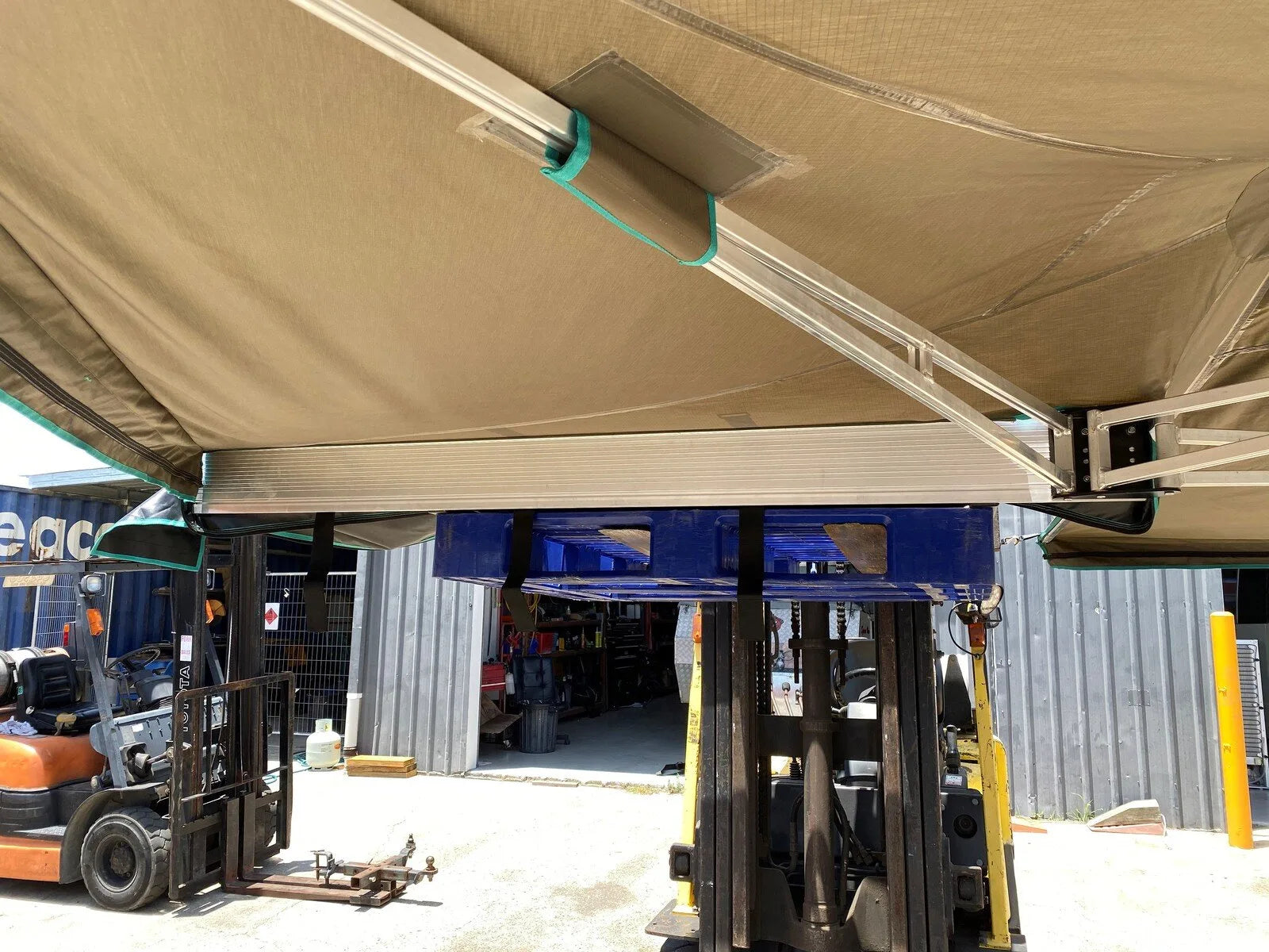 2.7m 30 Second Wing Awning - Original (Large)-5
